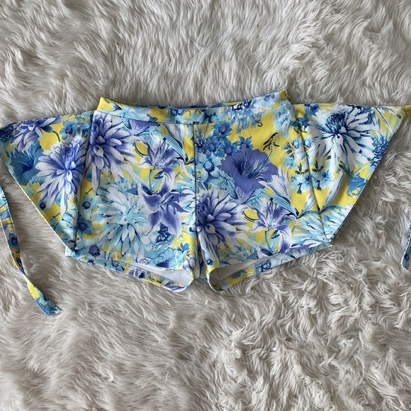 J.O.A. Los Angeles Tie Front Floral Shorts - Picture 8 of 14